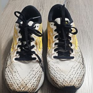 Womens Brooks Launch 7 "Pittsburgh" special edition gray/yellow/black size 6.5